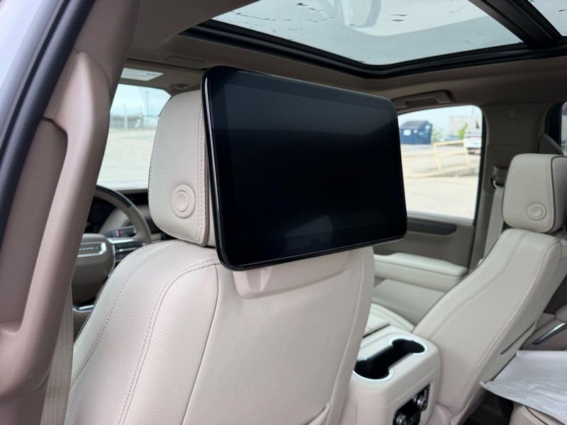 GMC Yukon Vehicle Full-screen Gallery Image 11
