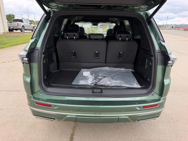 Buick Enclave Vehicle Full-screen Gallery Image 5