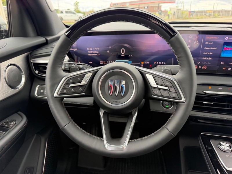 Buick Enclave Vehicle Full-screen Gallery Image 13
