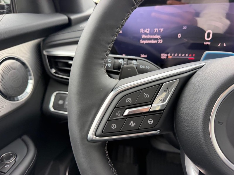 Buick Enclave Vehicle Full-screen Gallery Image 14