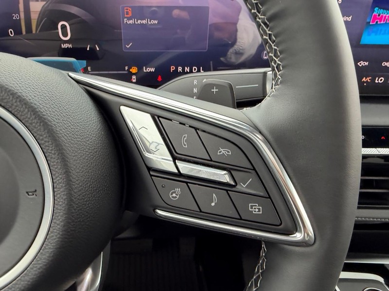 Buick Enclave Vehicle Full-screen Gallery Image 15