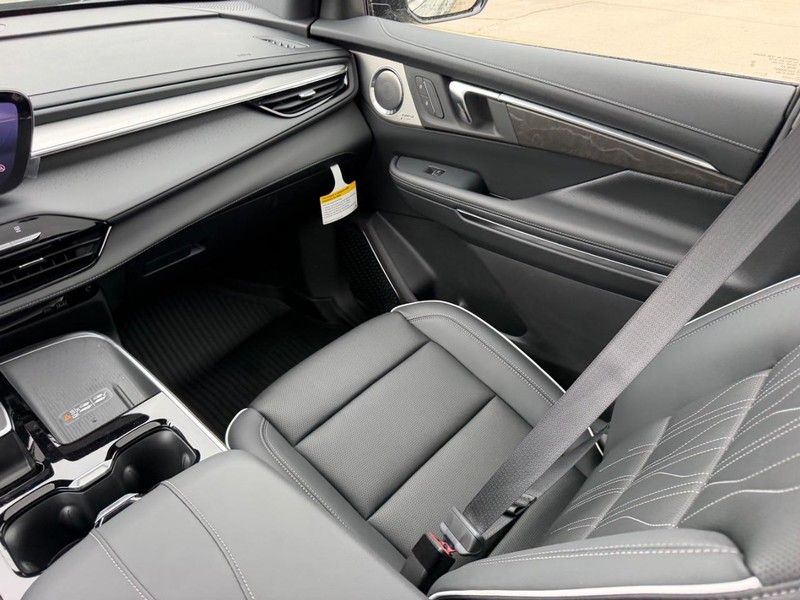 Buick Enclave Vehicle Full-screen Gallery Image 19
