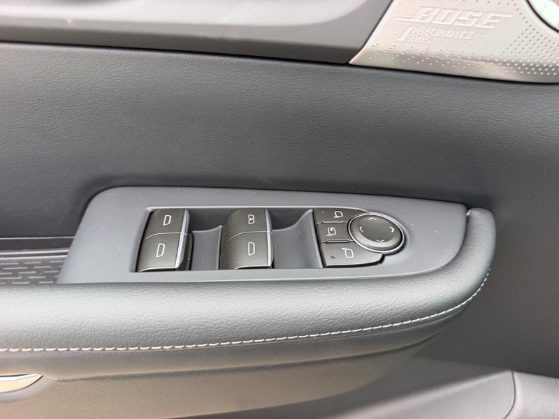 Buick Enclave Vehicle Full-screen Gallery Image 20