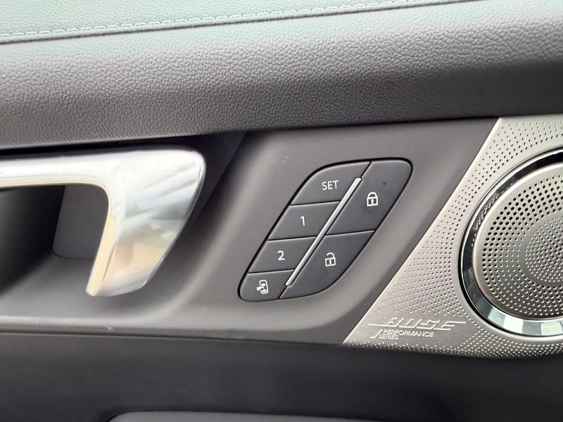 Buick Enclave Vehicle Full-screen Gallery Image 21