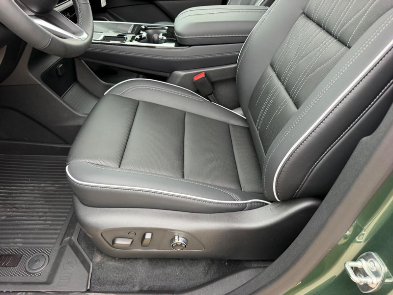 Buick Enclave Vehicle Full-screen Gallery Image 22