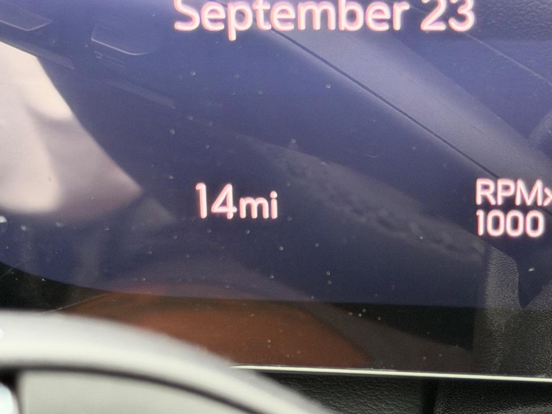 Buick Enclave Vehicle Full-screen Gallery Image 23