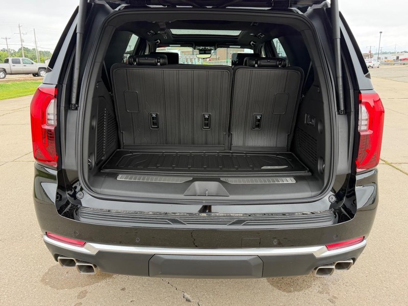 GMC Yukon Vehicle Full-screen Gallery Image 5