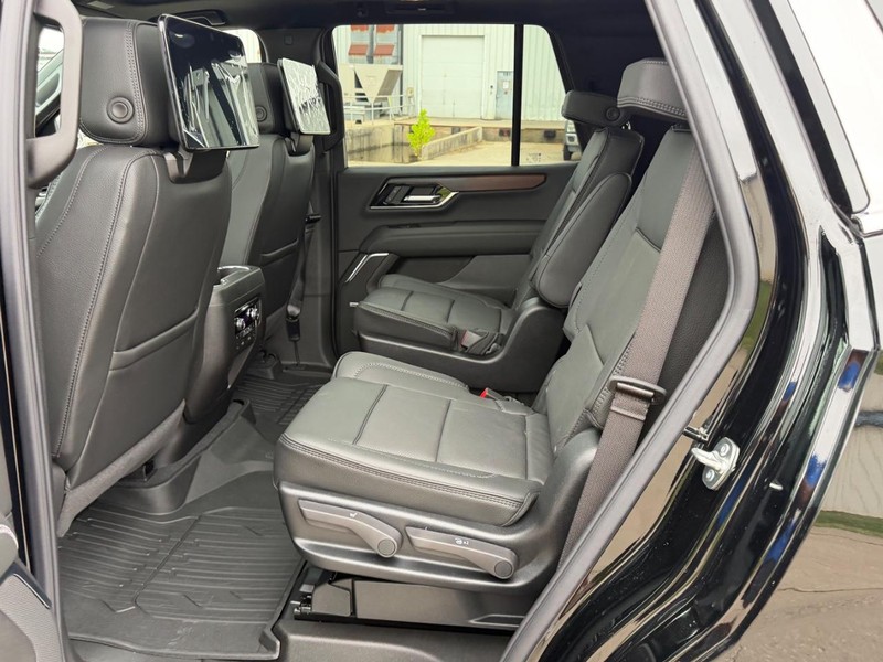 GMC Yukon Vehicle Full-screen Gallery Image 9