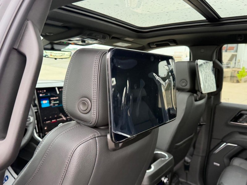 GMC Yukon Vehicle Full-screen Gallery Image 11