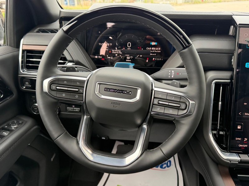 GMC Yukon Vehicle Full-screen Gallery Image 14