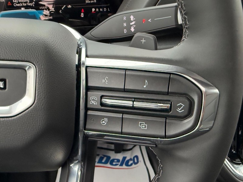 GMC Yukon Vehicle Full-screen Gallery Image 16