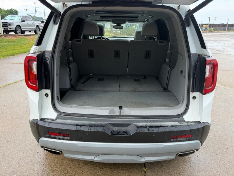 GMC Acadia Vehicle Full-screen Gallery Image 5