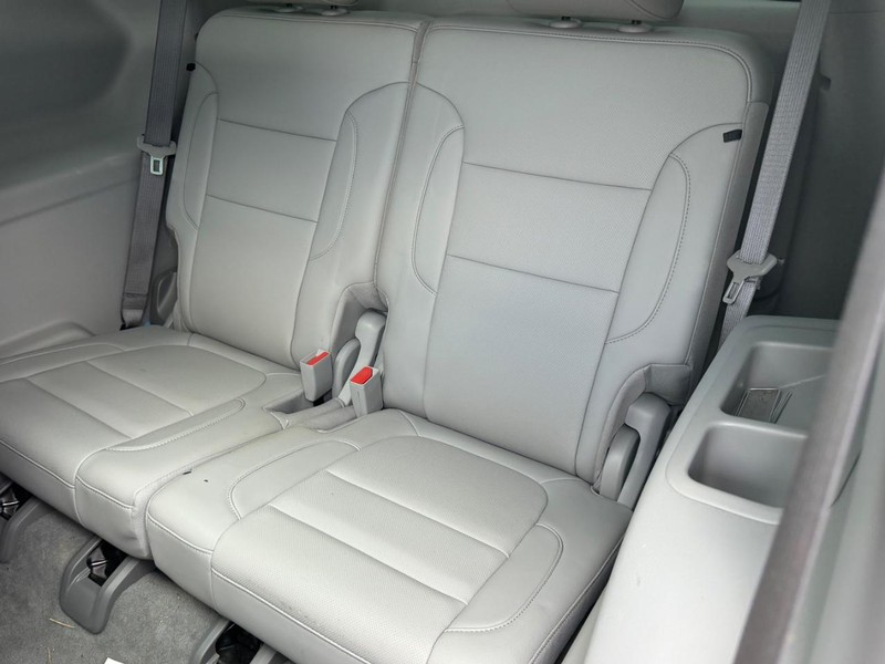 GMC Acadia Vehicle Full-screen Gallery Image 8