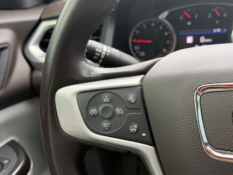 GMC Acadia Vehicle Full-screen Gallery Image 14