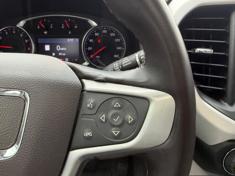 GMC Acadia Vehicle Full-screen Gallery Image 15
