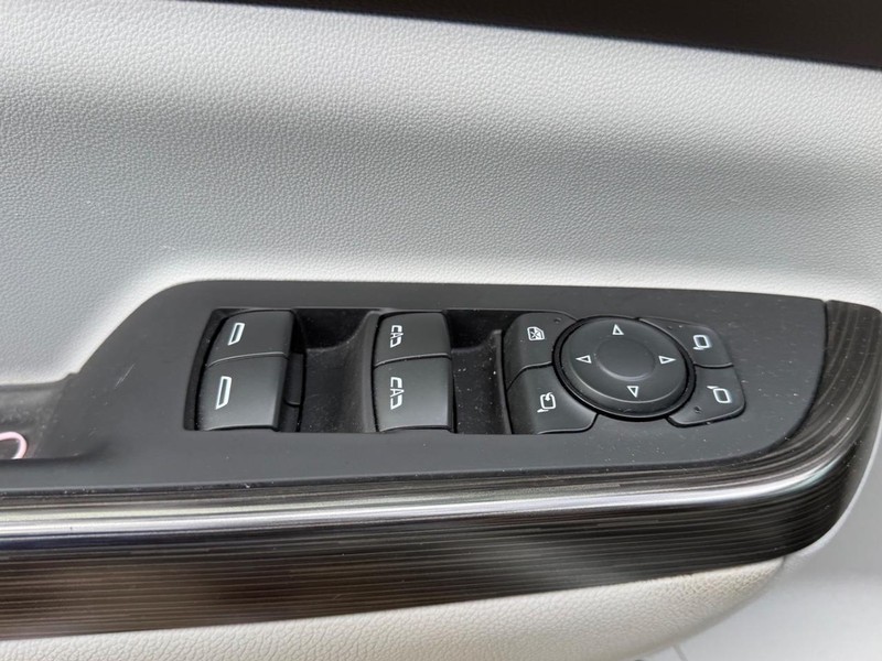 GMC Acadia Vehicle Full-screen Gallery Image 19