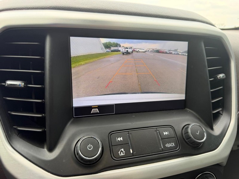GMC Acadia Vehicle Full-screen Gallery Image 23