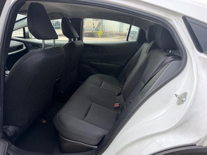 Toyota Prius Vehicle Full-screen Gallery Image 7