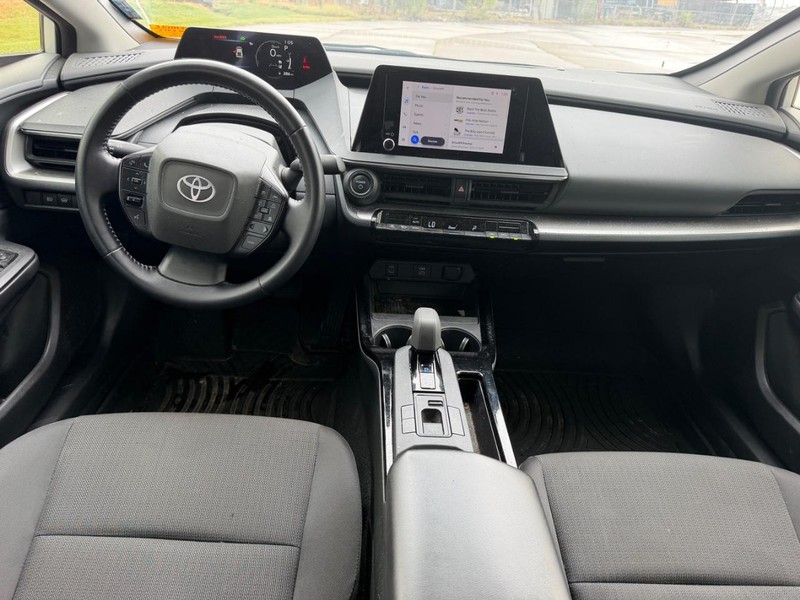 Toyota Prius Vehicle Full-screen Gallery Image 8