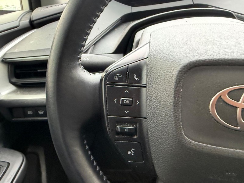Toyota Prius Vehicle Full-screen Gallery Image 10