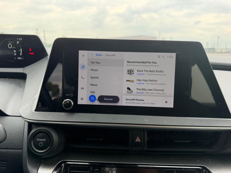 Toyota Prius Vehicle Full-screen Gallery Image 12