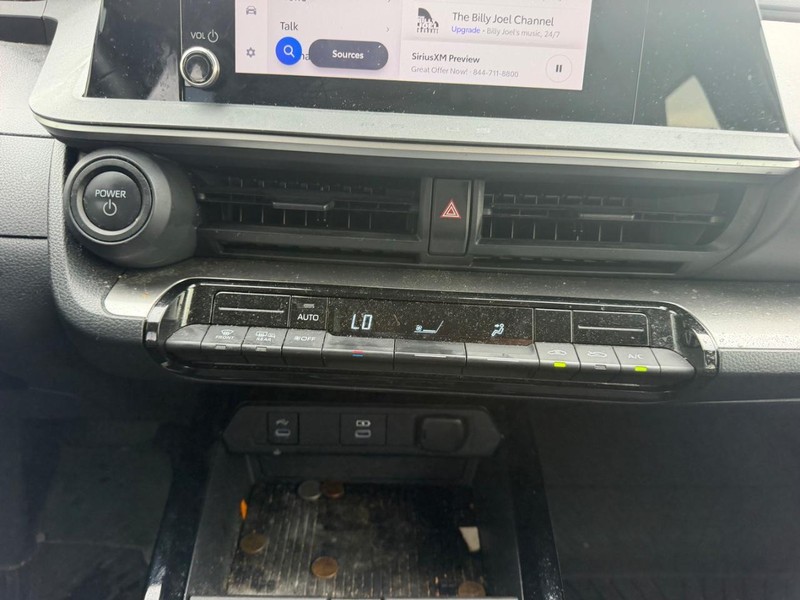 Toyota Prius Vehicle Full-screen Gallery Image 13