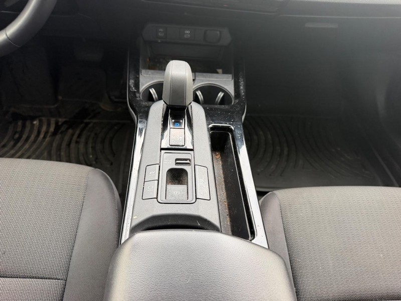 Toyota Prius Vehicle Full-screen Gallery Image 14