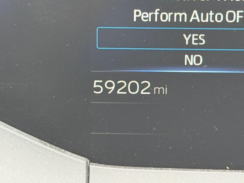 Toyota Prius Vehicle Full-screen Gallery Image 18