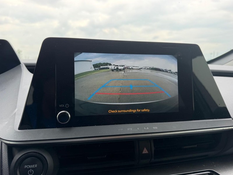 Toyota Prius Vehicle Full-screen Gallery Image 19