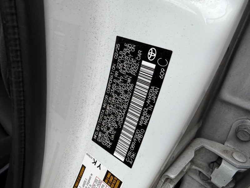 Toyota Prius Vehicle Full-screen Gallery Image 20