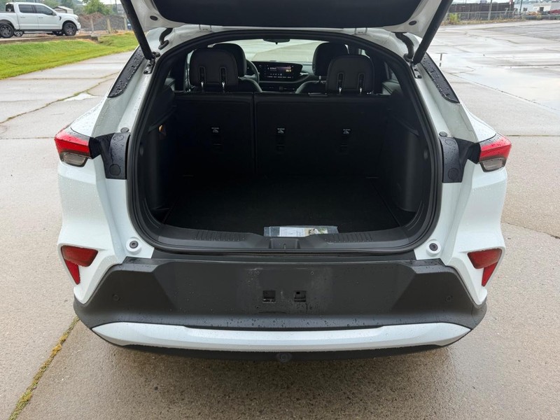 Buick Envista Vehicle Full-screen Gallery Image 5