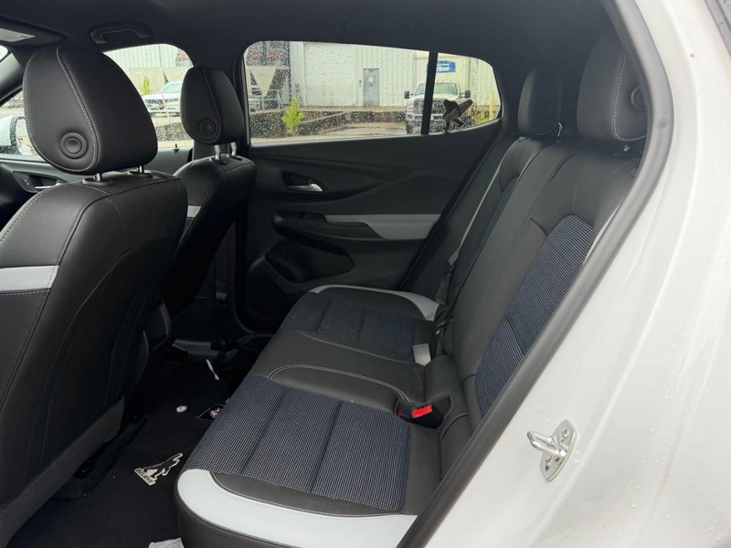 Buick Envista Vehicle Full-screen Gallery Image 8