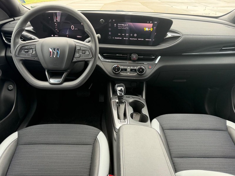 Buick Envista Vehicle Full-screen Gallery Image 9
