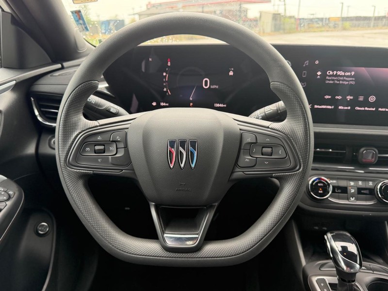Buick Envista Vehicle Full-screen Gallery Image 10
