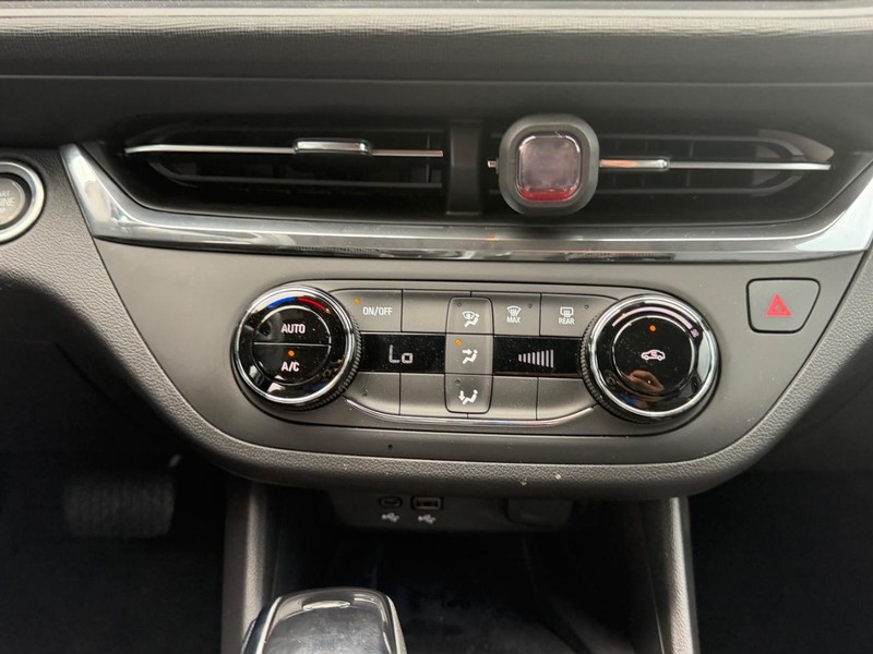 Buick Envista Vehicle Full-screen Gallery Image 14