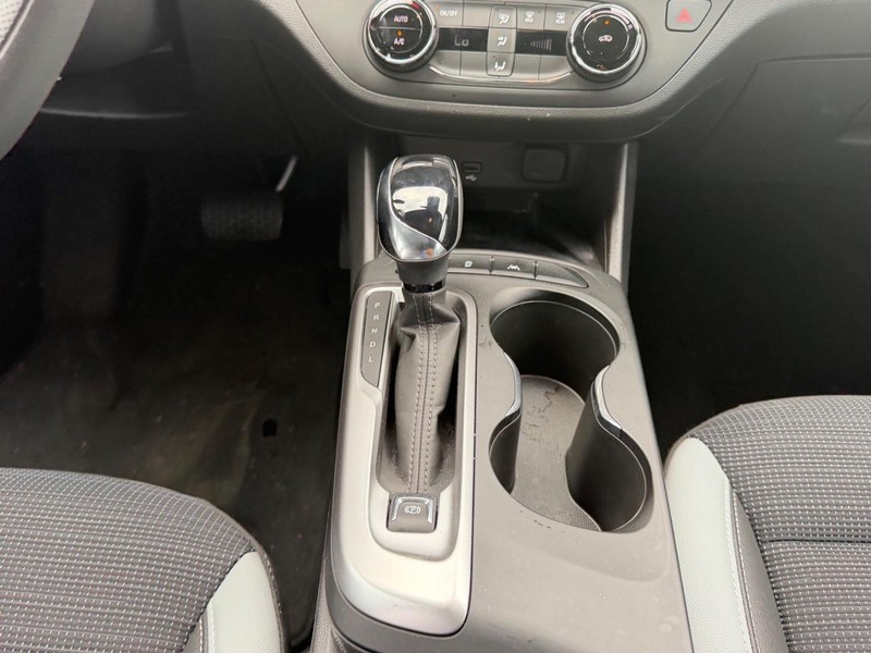 Buick Envista Vehicle Full-screen Gallery Image 15