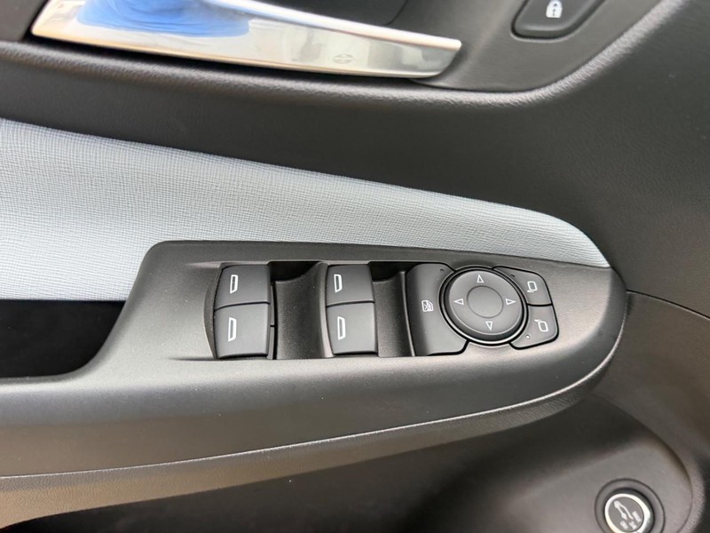 Buick Envista Vehicle Full-screen Gallery Image 17