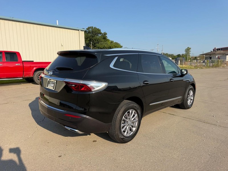 Buick Enclave Vehicle Full-screen Gallery Image 04