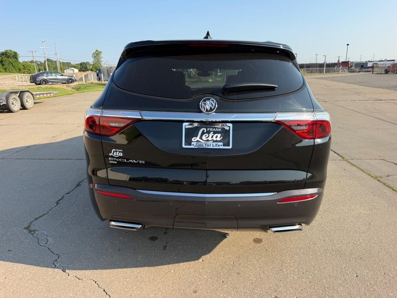 Buick Enclave Vehicle Full-screen Gallery Image 05