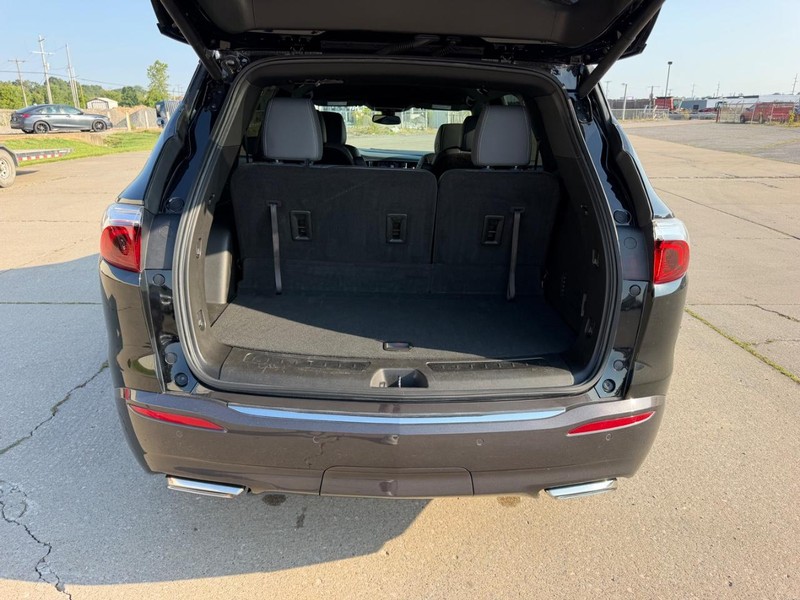 Buick Enclave Vehicle Full-screen Gallery Image 06