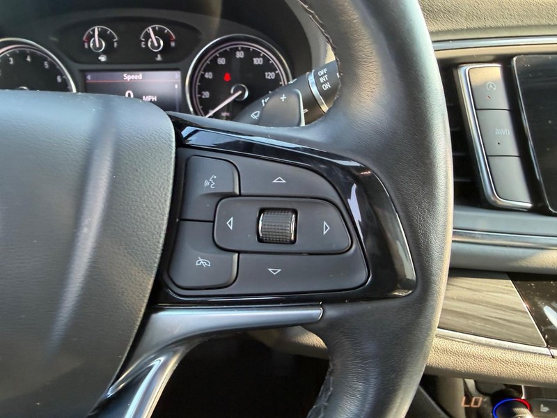 Buick Enclave Vehicle Full-screen Gallery Image 15