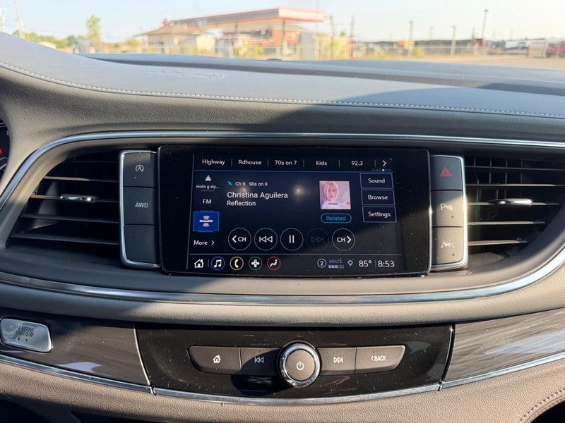 Buick Enclave Vehicle Full-screen Gallery Image 16