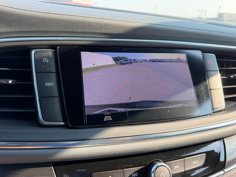 Buick Enclave Vehicle Full-screen Gallery Image 23