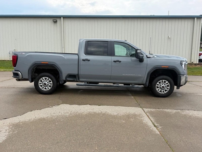 GMC Sierra 2500HD Vehicle Full-screen Gallery Image 2