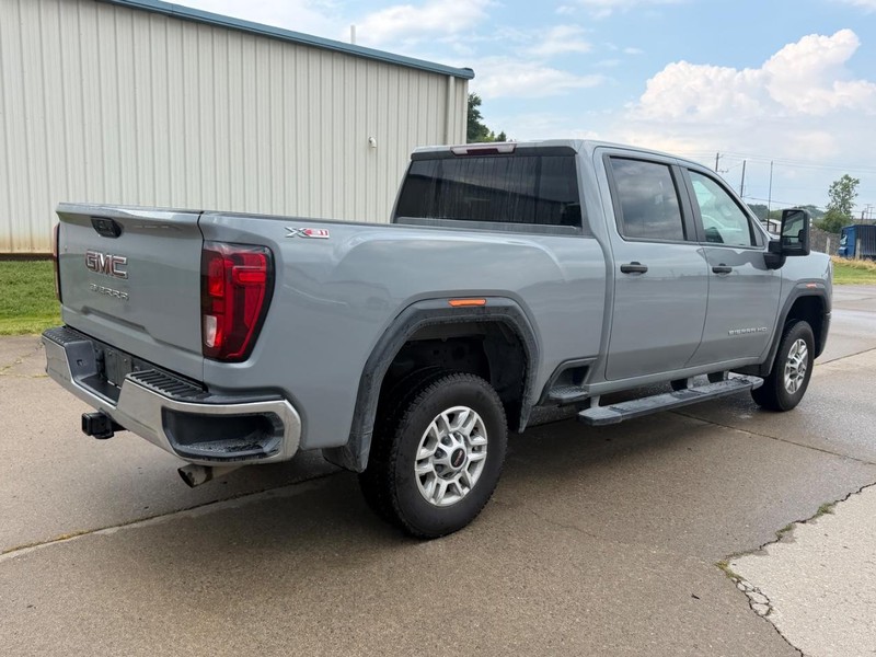 GMC Sierra 2500HD Vehicle Full-screen Gallery Image 3