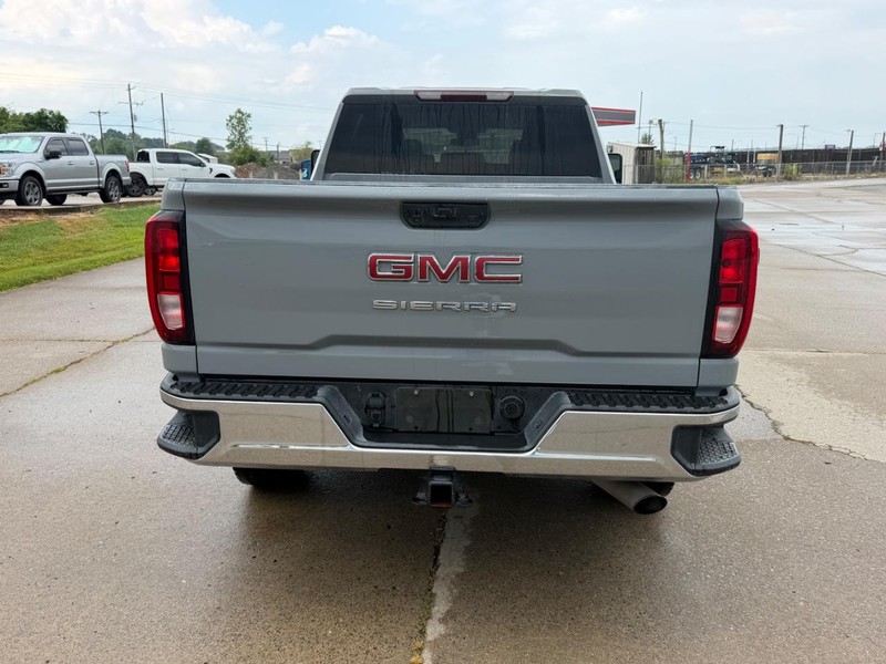 GMC Sierra 2500HD Vehicle Full-screen Gallery Image 4
