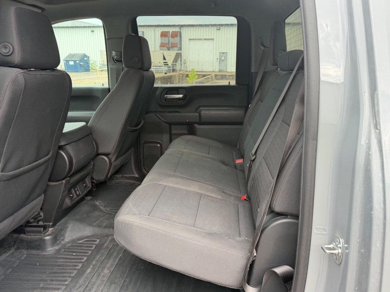 GMC Sierra 2500HD Vehicle Full-screen Gallery Image 7