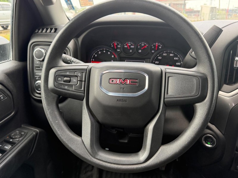 GMC Sierra 2500HD Vehicle Full-screen Gallery Image 9