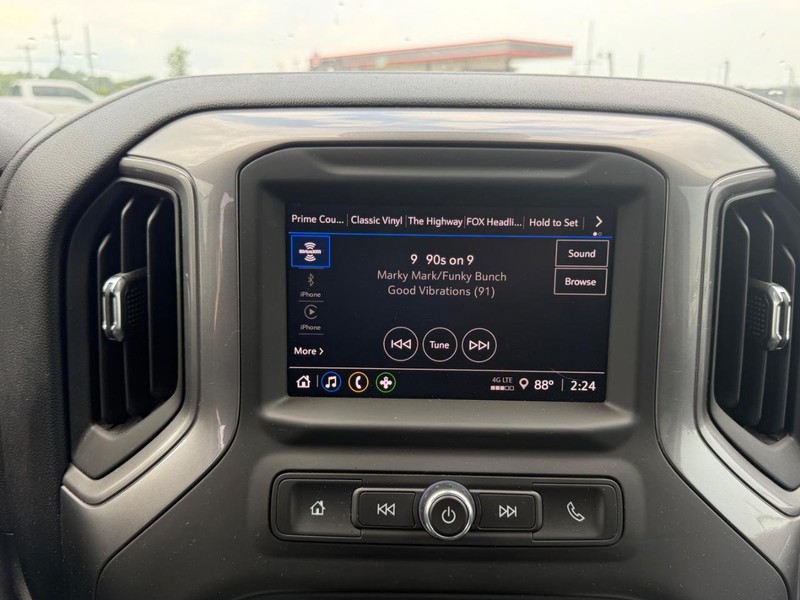 GMC Sierra 2500HD Vehicle Full-screen Gallery Image 11
