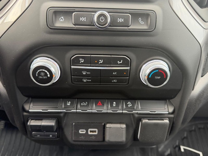 GMC Sierra 2500HD Vehicle Full-screen Gallery Image 12